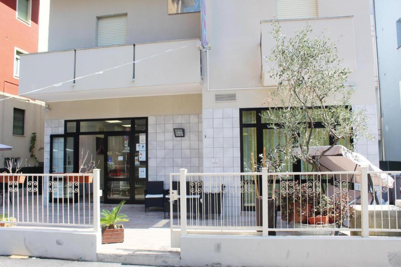 Luna Hotel Rimini Esterno foto